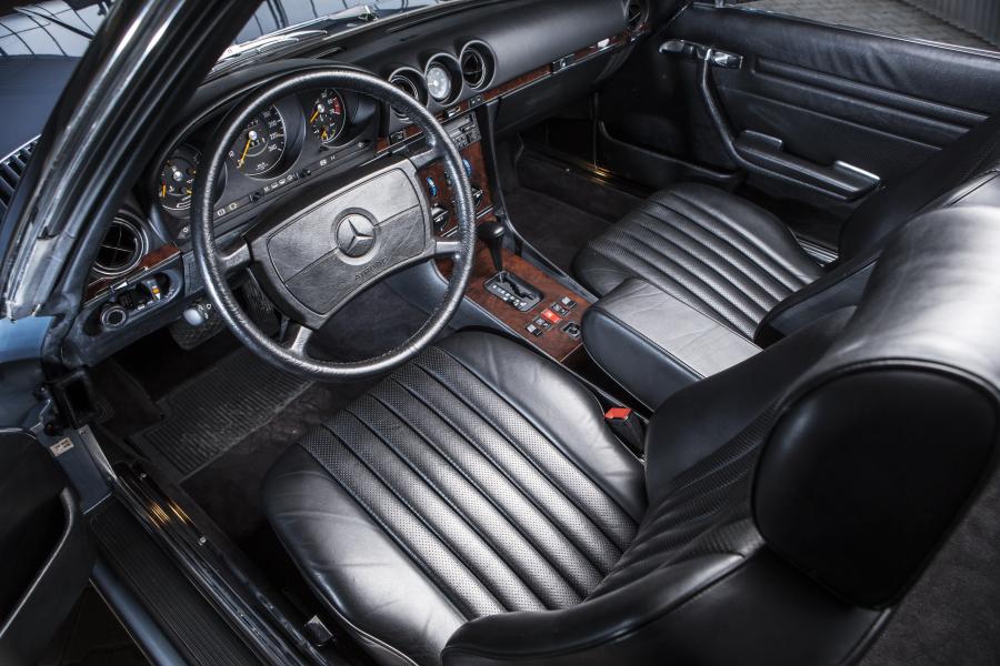 Интерьер Mercedes-Benz 500 SL 1980 года  (фото 8 из 25)
